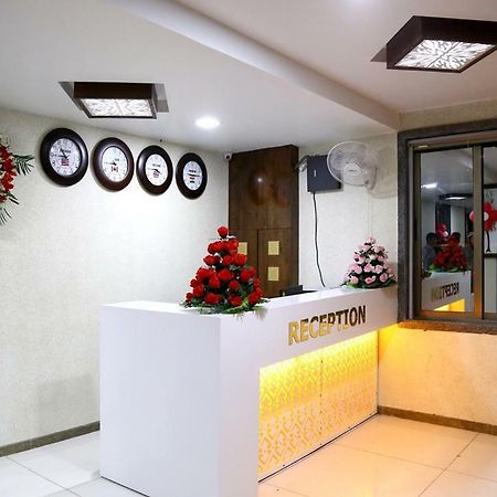 Hotel Shahi Darbar Navsari Екстериор снимка
