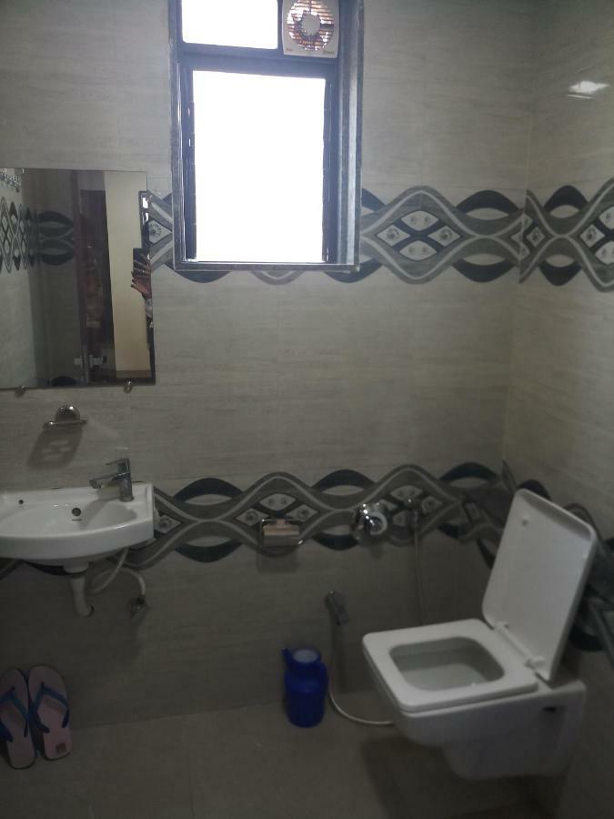 Hotel Shahi Darbar Navsari Екстериор снимка
