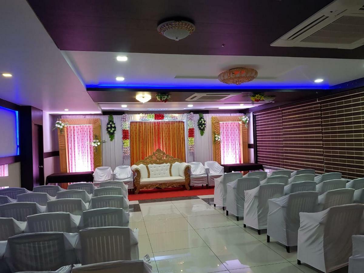 Hotel Shahi Darbar Navsari Екстериор снимка
