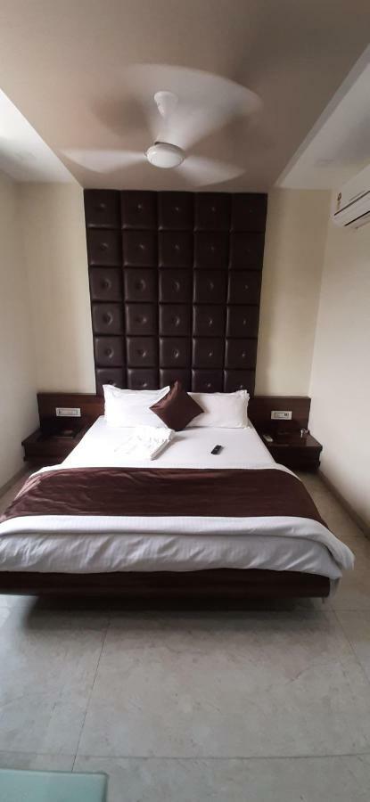 Hotel Shahi Darbar Navsari Екстериор снимка